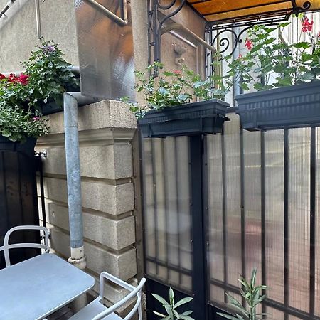 Appartamento Casa De Povesti - Calea Victoriei Bucarest Esterno foto
