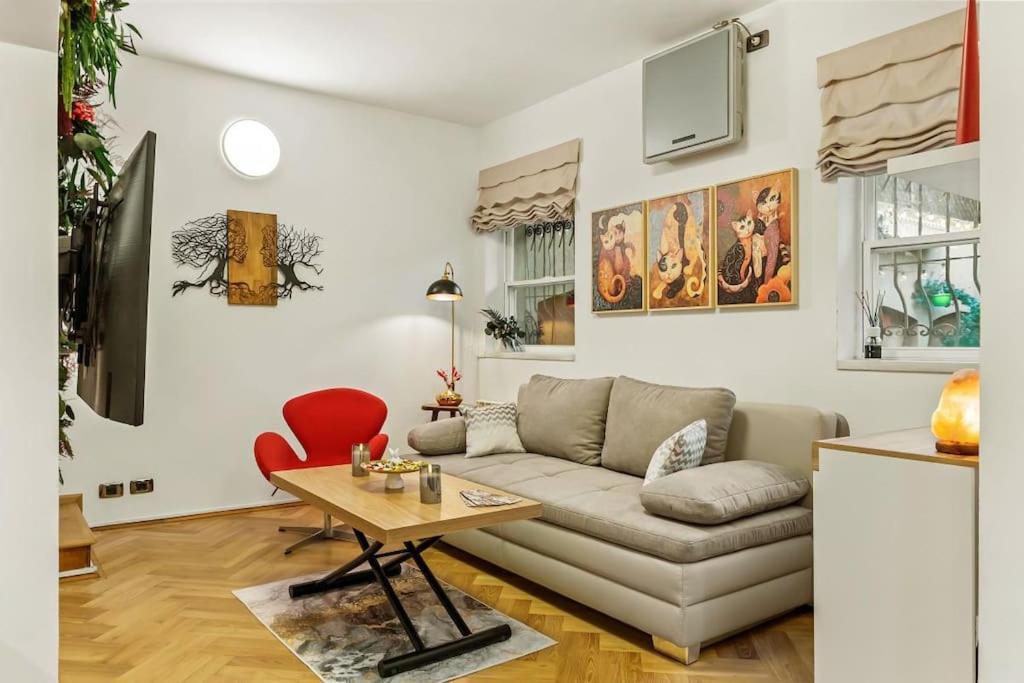 Appartamento Casa De Povesti - Calea Victoriei Bucarest Esterno foto